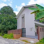 Spot On 92570 Putri Guest House Syariah Near Spbu Rimbo Panjang