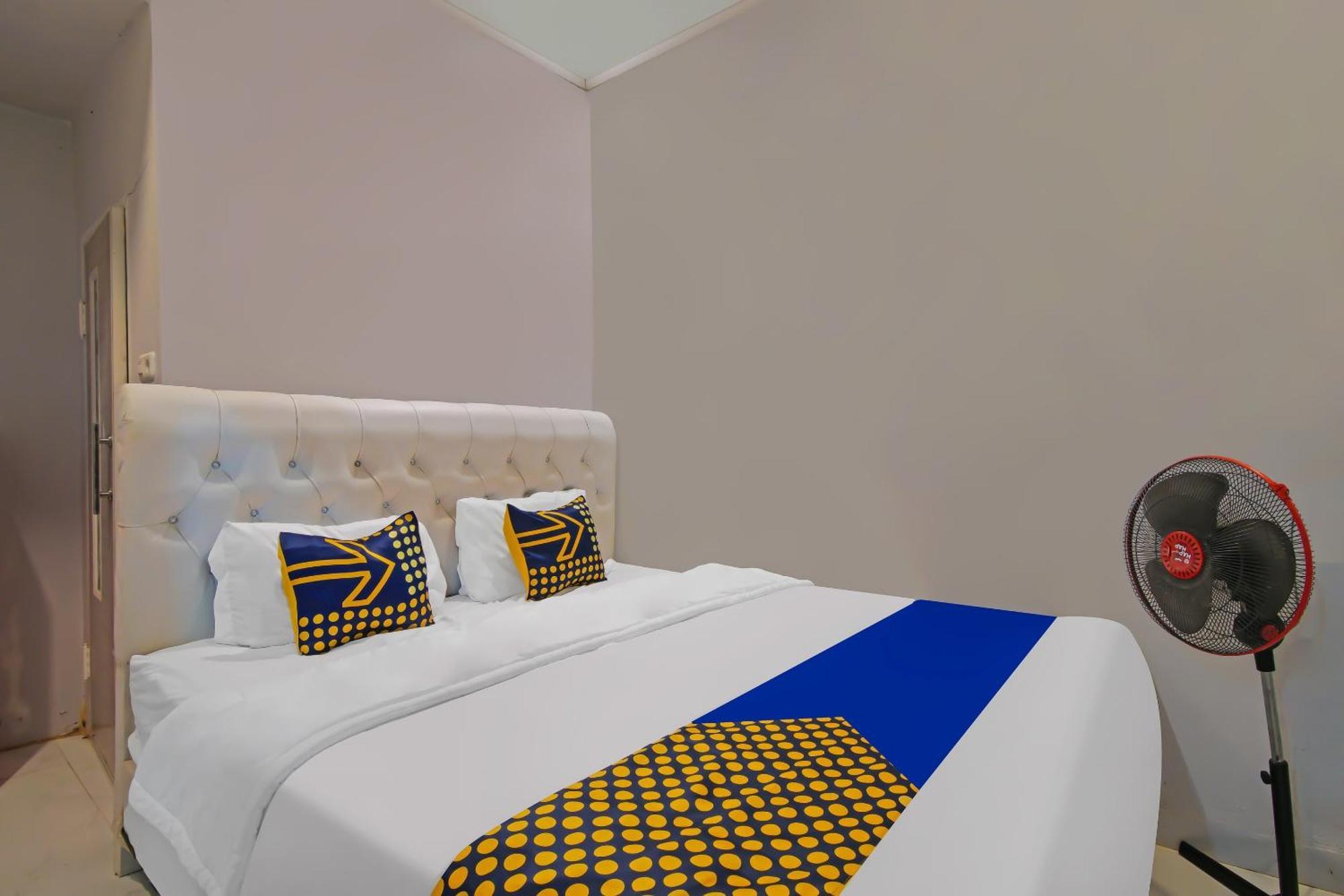 Hotel Spot On 92570 Putri Syariah Near Spbu Rimbo Panjang 2*