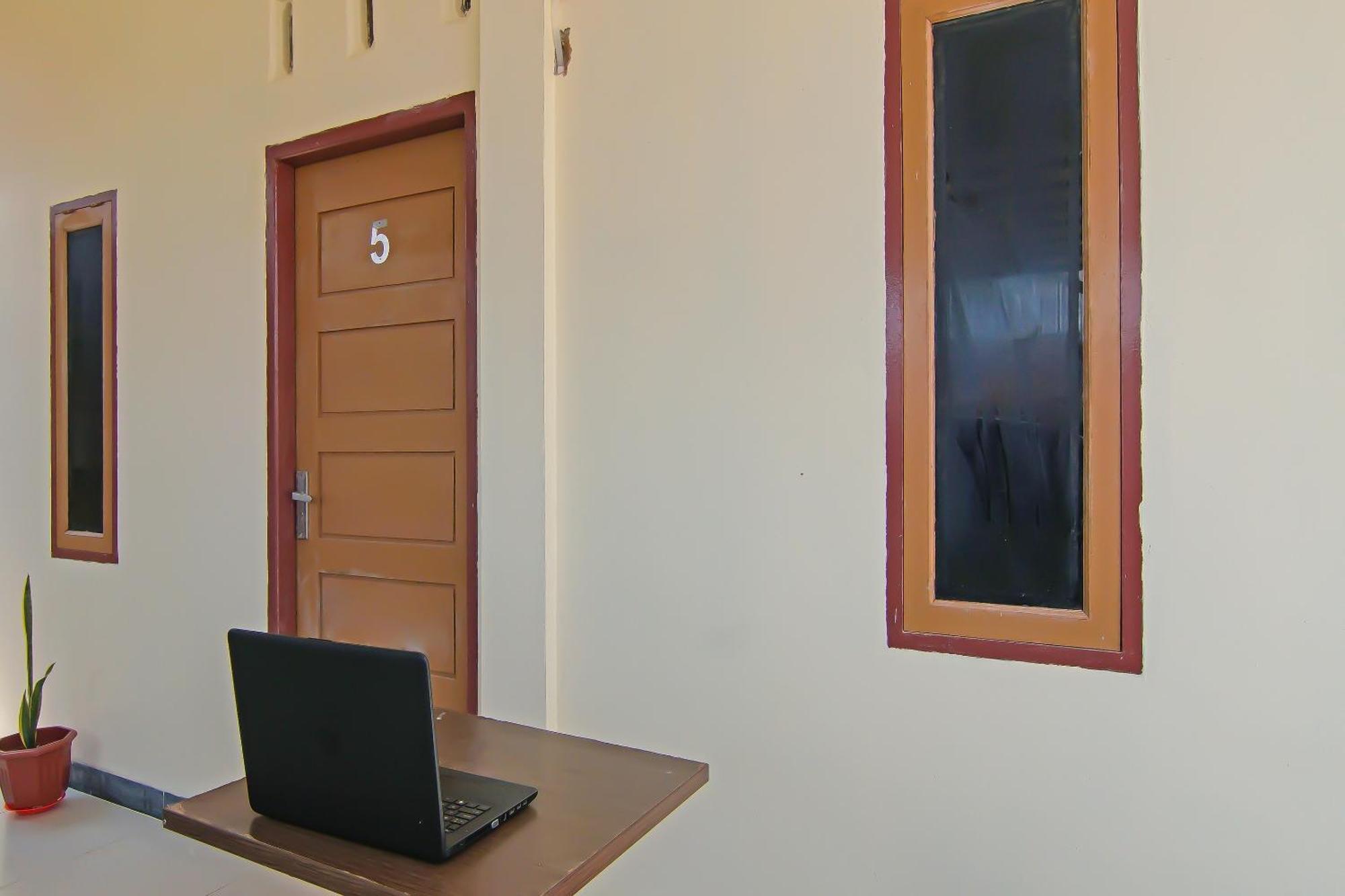 Hotel Spot On 92570 Putri Syariah Near Spbu Rimbo Panjang Pekanbaru