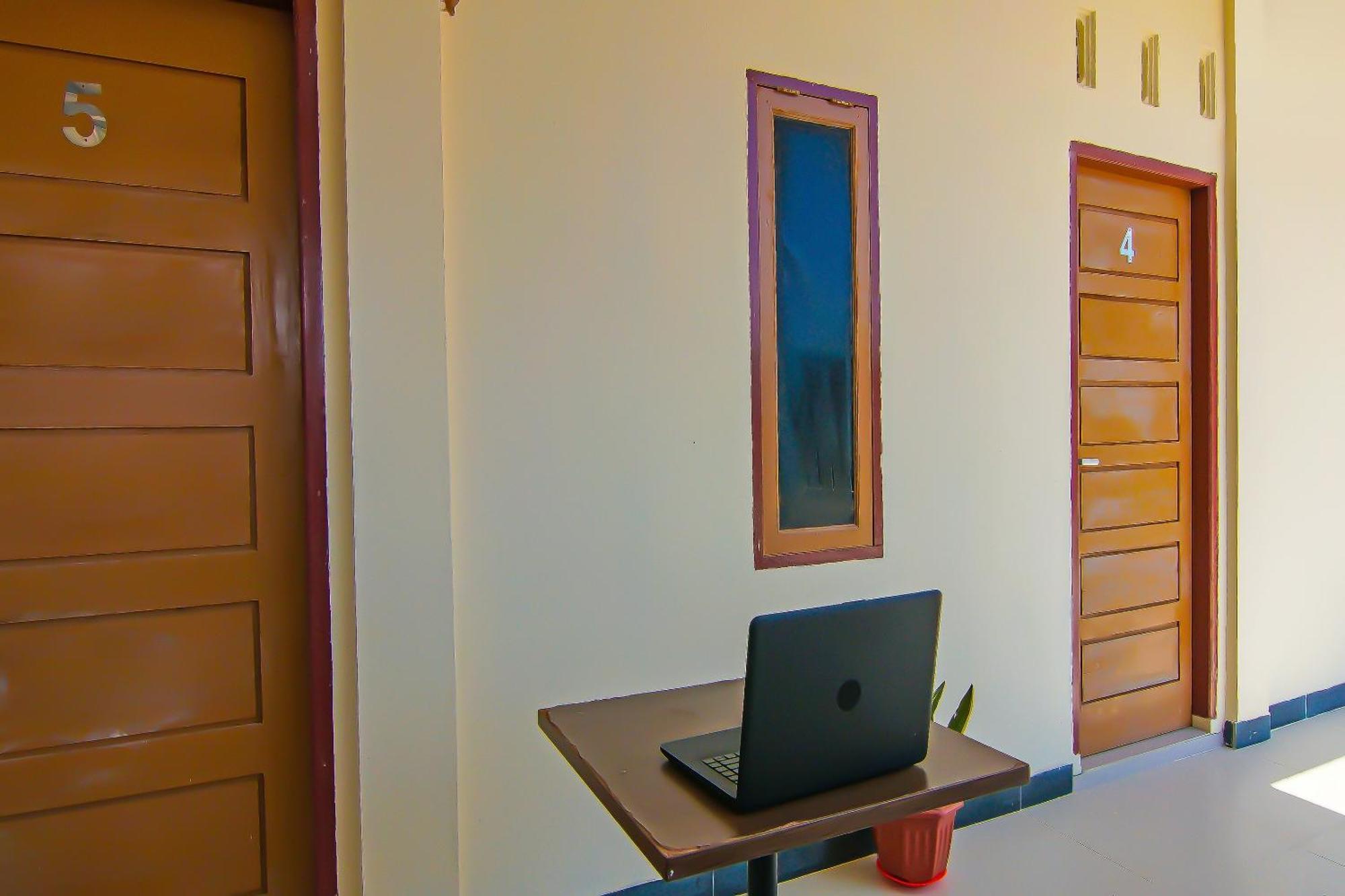 Spot On 92570 Putri Syariah Near Spbu Rimbo Panjang Hotel Pekanbaru